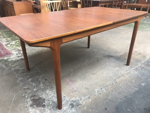 Mid Century Vintage McINTOSH T3 TEAK Extending Dining Table