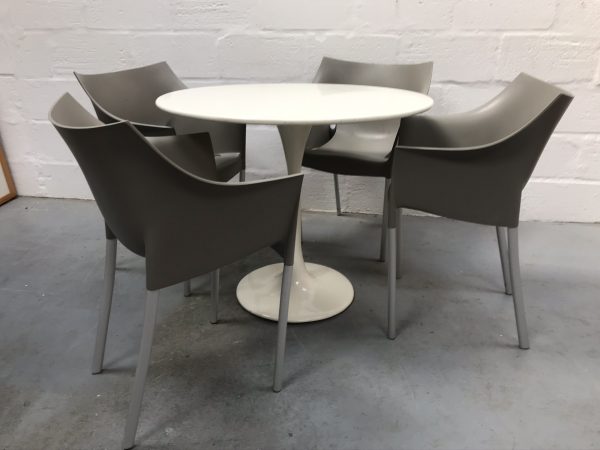 Classic Vintage 'Tulip' Style Dining Table